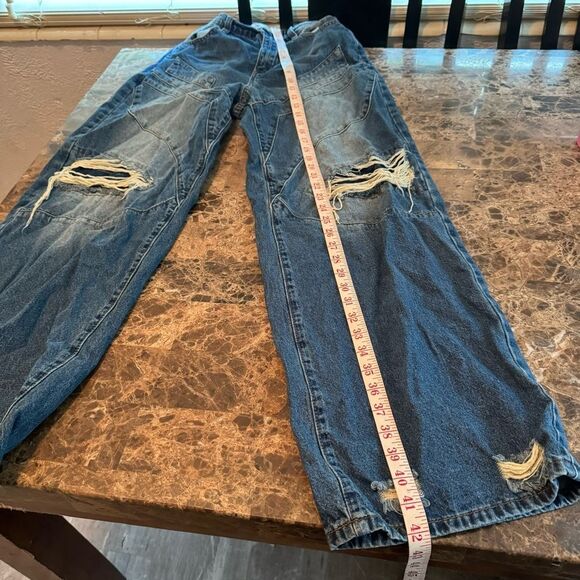 Fashion Nova Ripped Baggy Jeans Size 7 - Picture 4 of 12